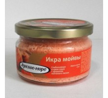 Ысталған қызыл балық хош иісі бар крем-соустағы мойва уылдырығы 